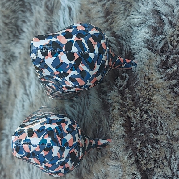 Shoes - Picture 3 of 4